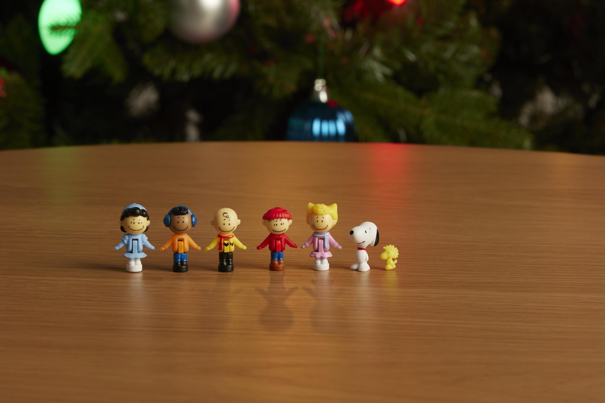 Polly Pocket x Peanuts Collector Compact - 7 Themed Micro Doll Playset for Kids 4+