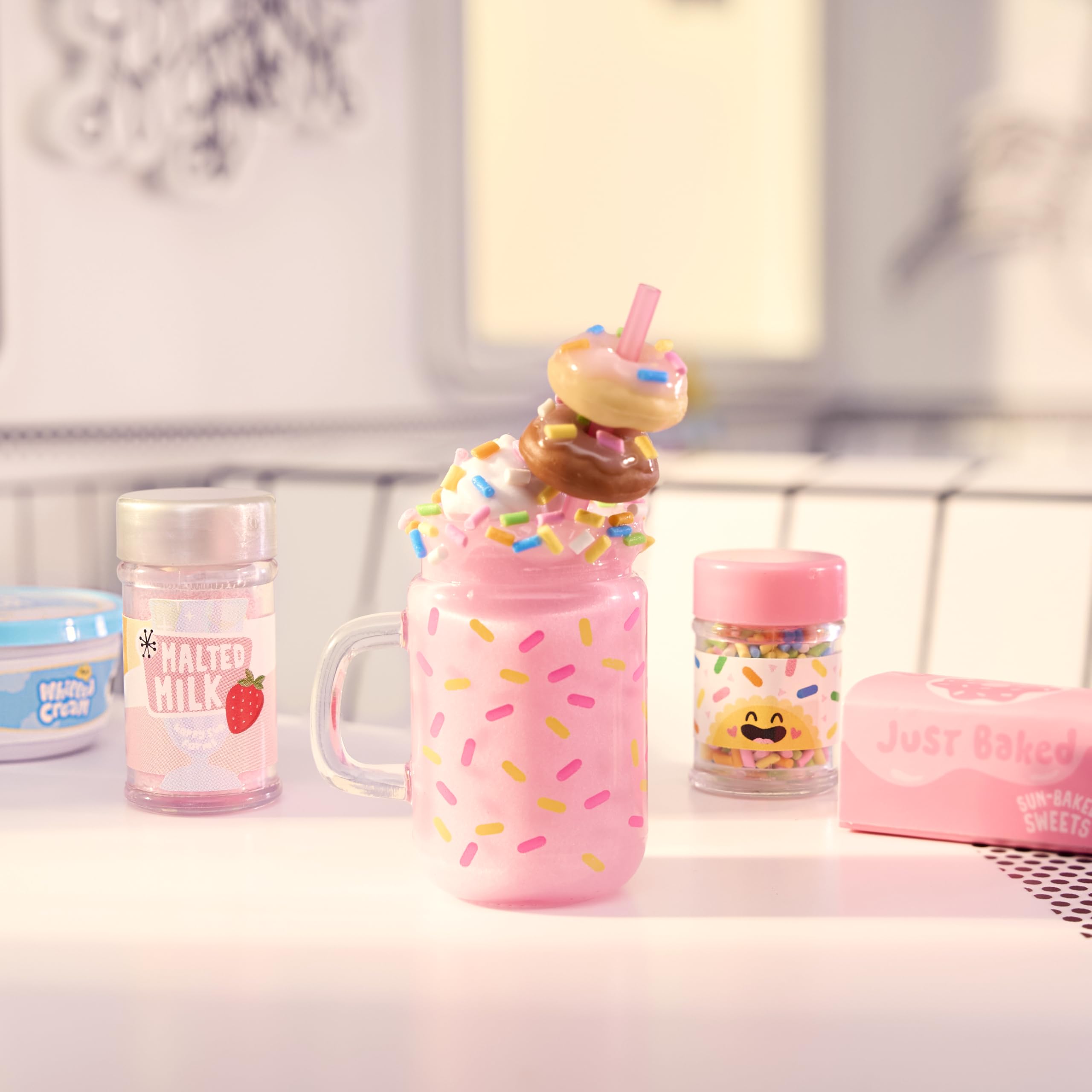 MGA's Miniverse Make It Mini Diner Series 4 - DIY Mini Collectibles with Resin Crafting