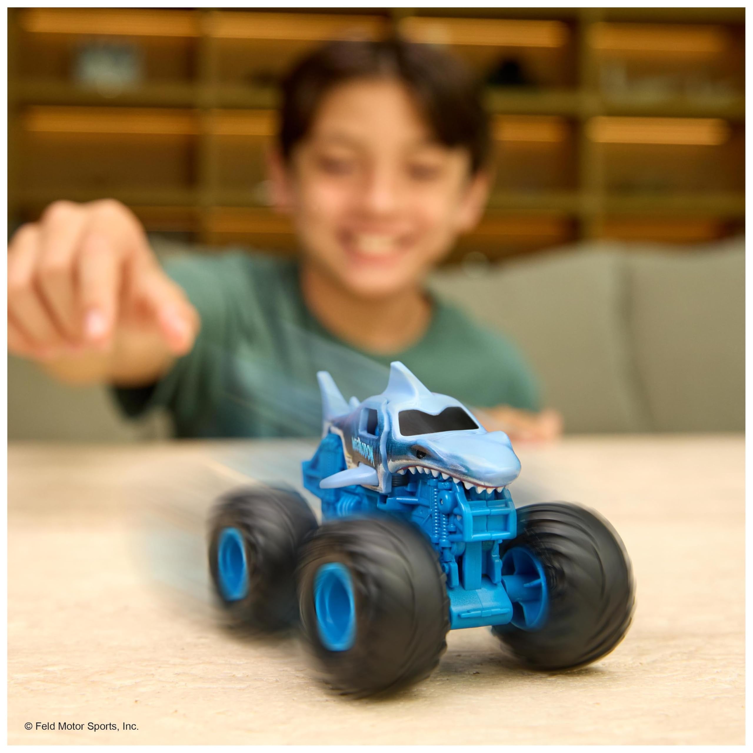 Monster Jam Smash & Bash Megalodon - 1:64 Die-Cast Repairable Monster Truck for Kids