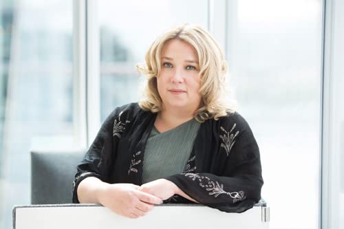 Gail Honeyman - Eleanor Oliphant Is Completely Fine | Women's Literary Fiction Paperback 2