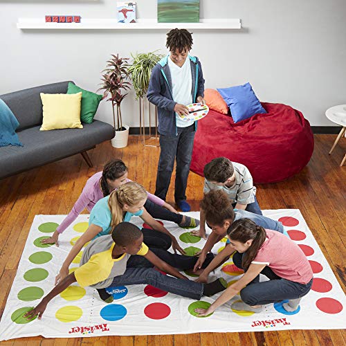Hasbro Gaming Twister Ultimate - Bigger Mat, More Spots, Family Party Game for Kids Ages 6+