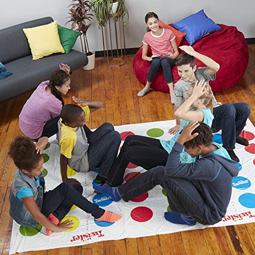 Hasbro Gaming Twister Ultimate - Bigger Mat, More Spots, Family Party Game for Kids Ages 6+