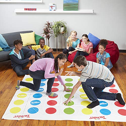 Hasbro Gaming Twister Ultimate - Bigger Mat, More Spots, Family Party Game for Kids Ages 6+