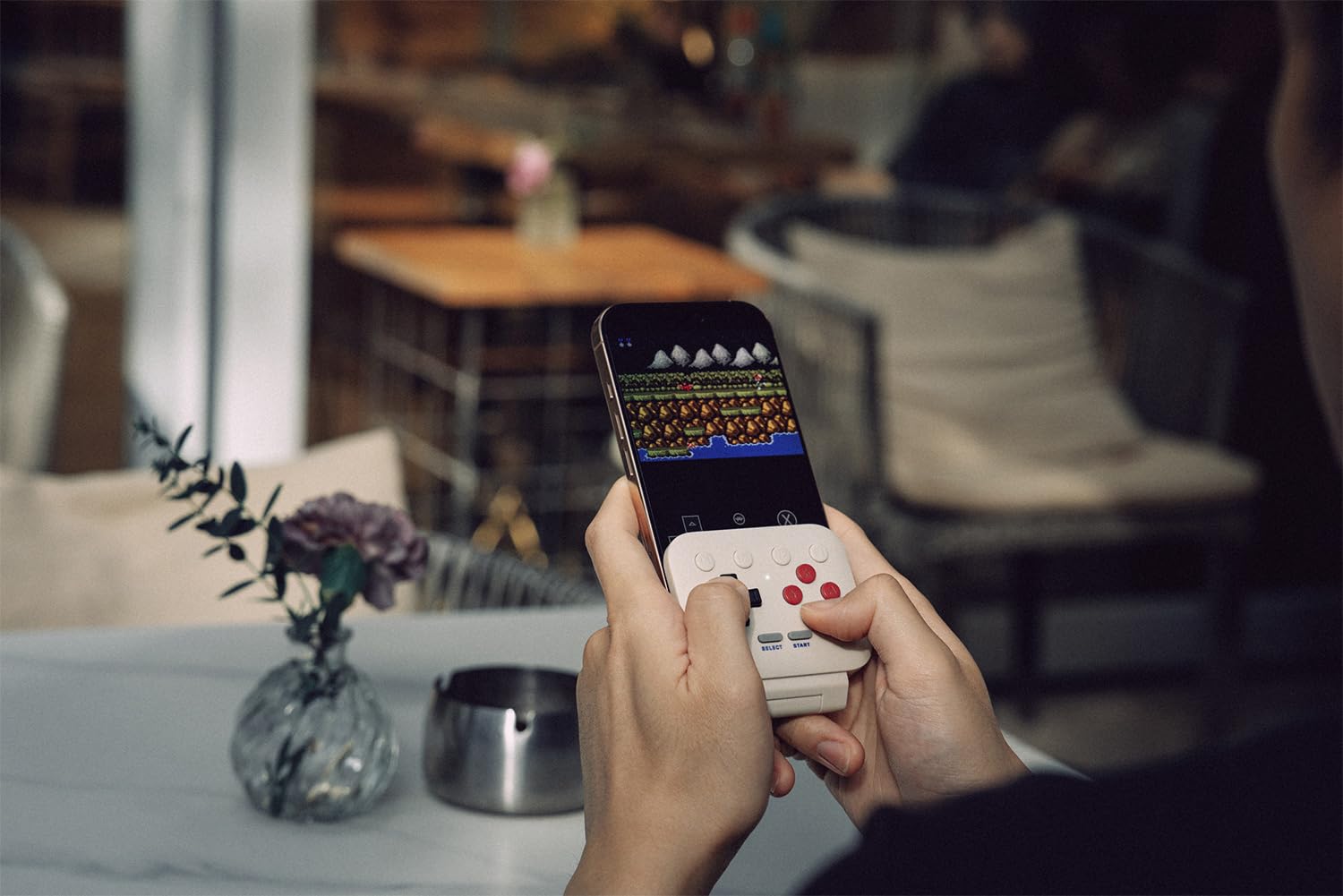 8BitDo FlipPad Mobile Gaming Controller - Flip-Style, USB-C Plug and Play, iOS/Android 3