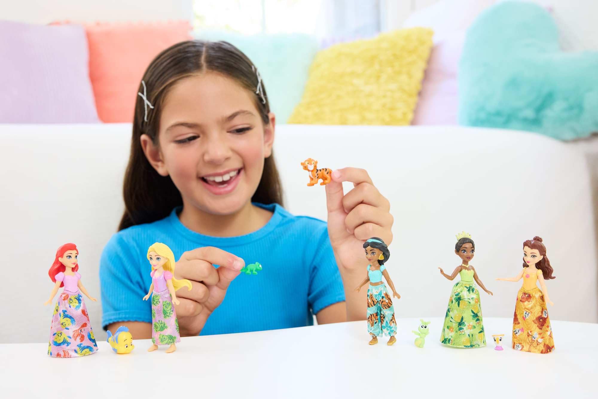 Mattel Disney Princess & Friends Playset with 5 Posable Small Dolls and 5 Friend Figures | Ages 3Y+ | Model JBL33