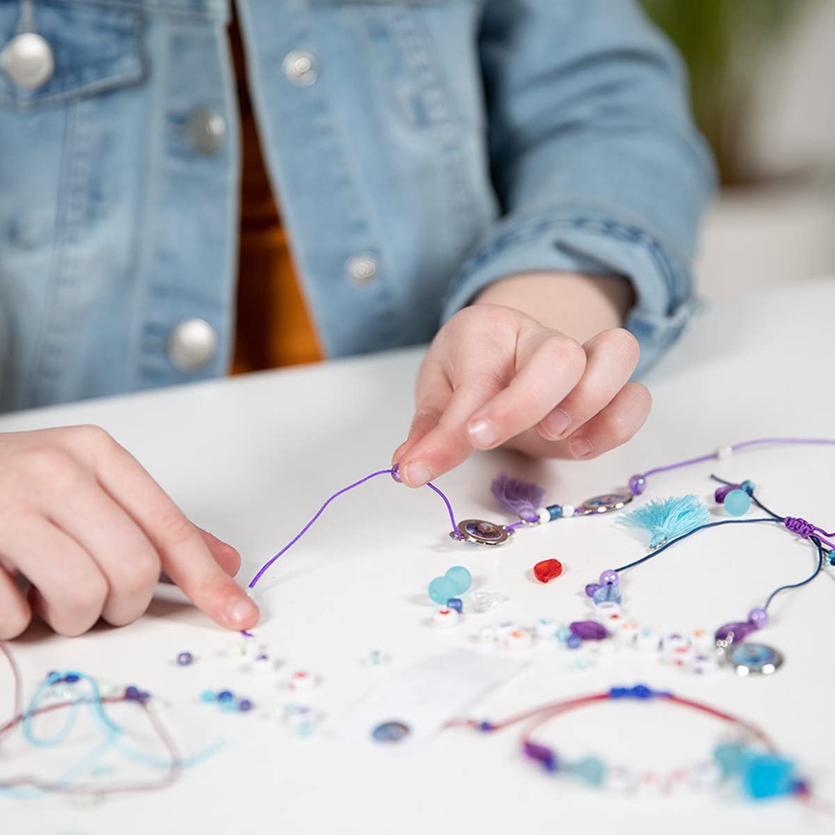 Totum Frozen Letter Bracelet Making Kit - Anna, Elsa & Olaf Motifs | Ages 4+ 6