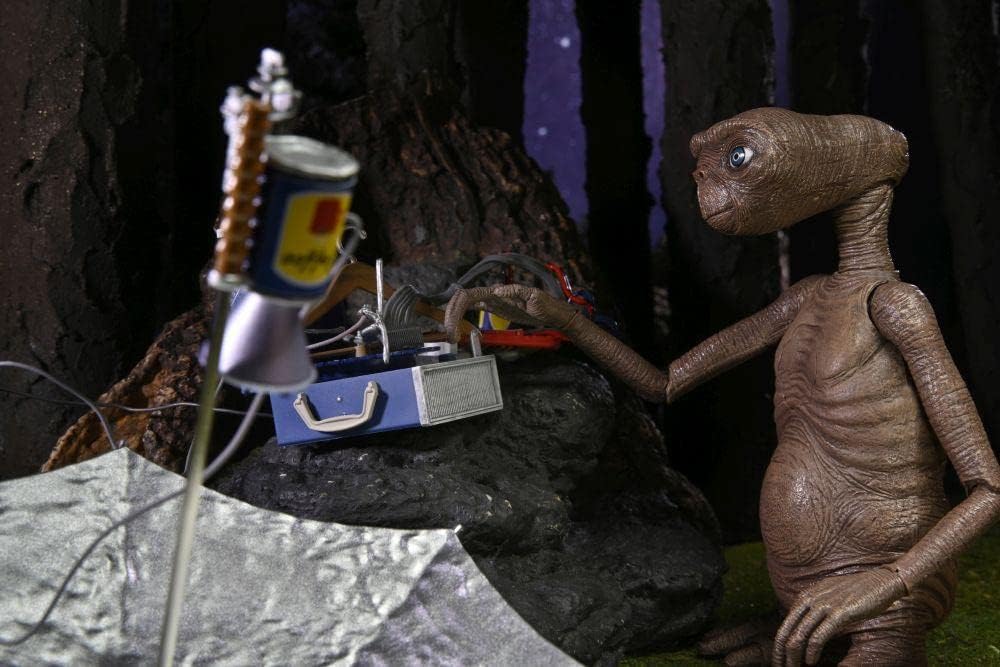 NECA E.T. The Extra-Terrestrial 40th Anniversary - E.T. Ultimate 7" Action Figure with LED (55079)