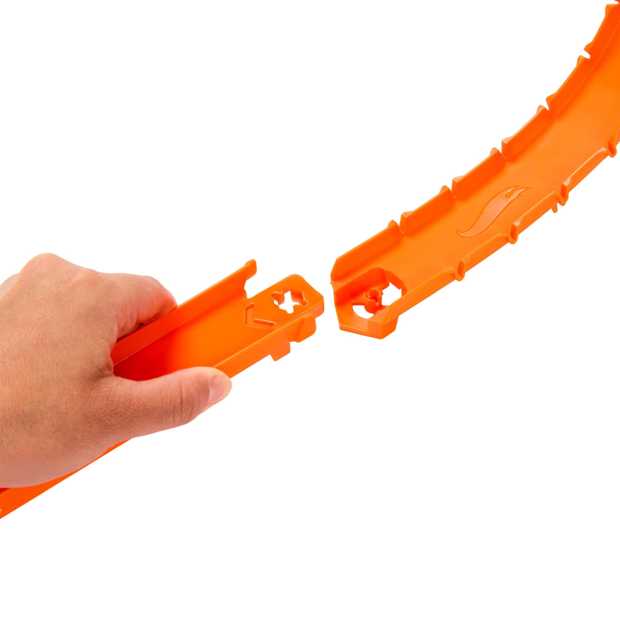 Hot Wheels Track Creator Deluxe Pack - 25 Feet Speed Snap Track with 2 Cars 2