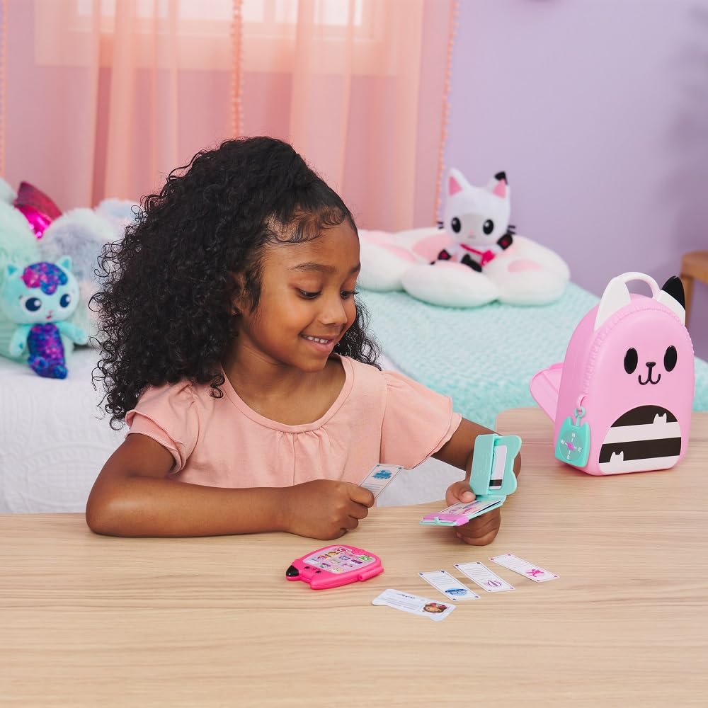 Gabby's Dollhouse Gabby Girl On-The-Go Travel Set Pretend-Play Toy Set with Phone, Passport & Compass 2