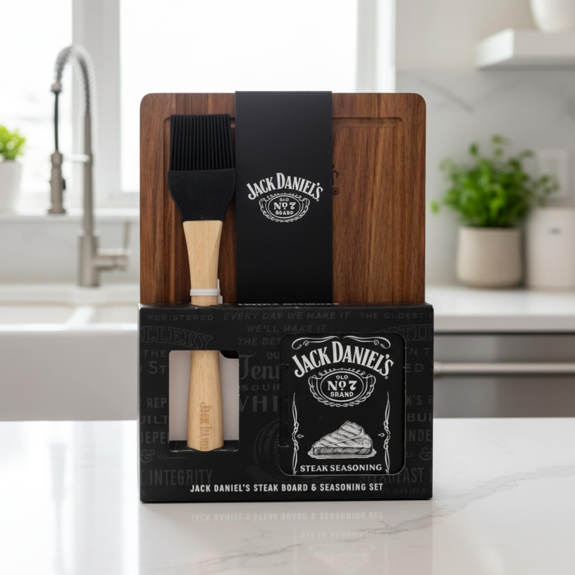 Jack Daniels - Steak Spice Set with Wooden Board & Basting Brush 2