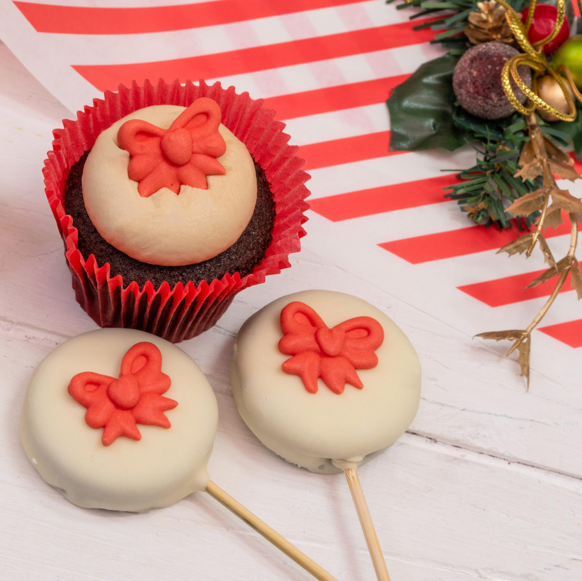 Culpitt Red Bow Sugar Pipings - Edible Royal Icing Cake & Cupcake Toppers (Pack of 12) 6