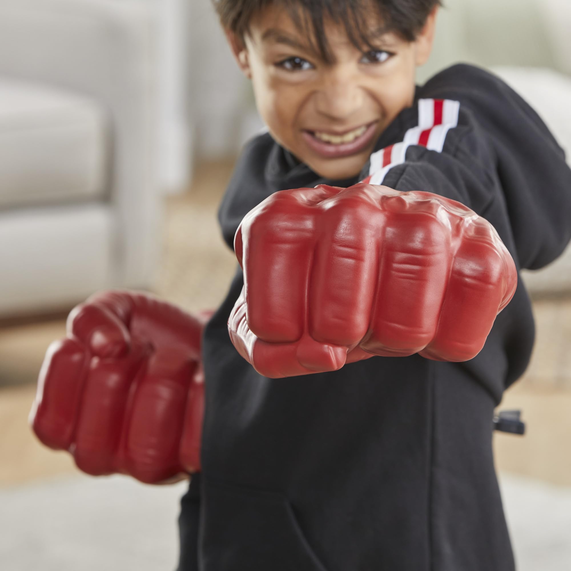Marvel Red Hulk Gamma Smash Fists Role Play Toy for Kids 2