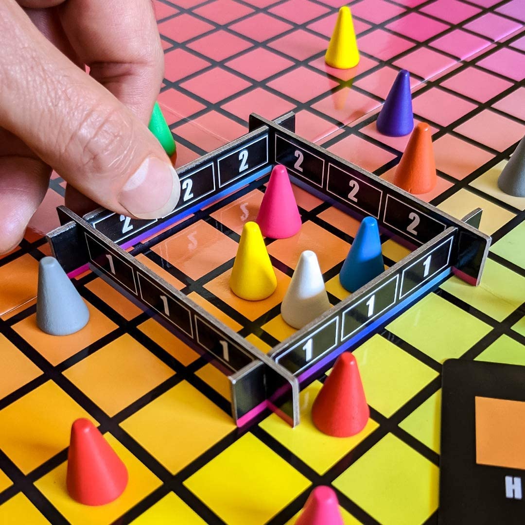 USAopoly Hues and Cues Multilingual Board Game | 3-10 Players | 30 Min Playtime | Ages 8+ 2