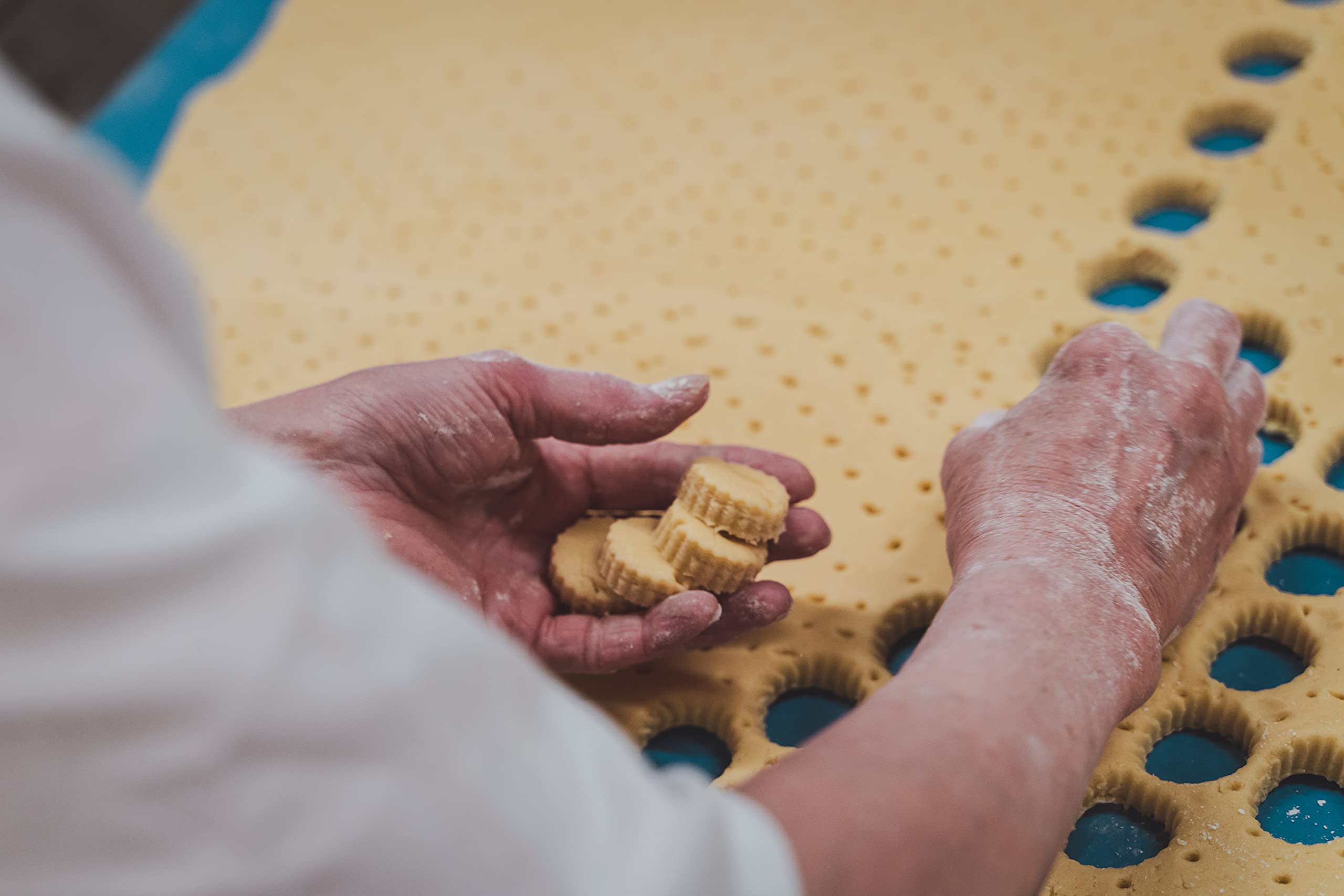 Shortbread House of Edinburgh Handmade Mini Shortbread Biscuits with Warming Stem Ginger, 150g