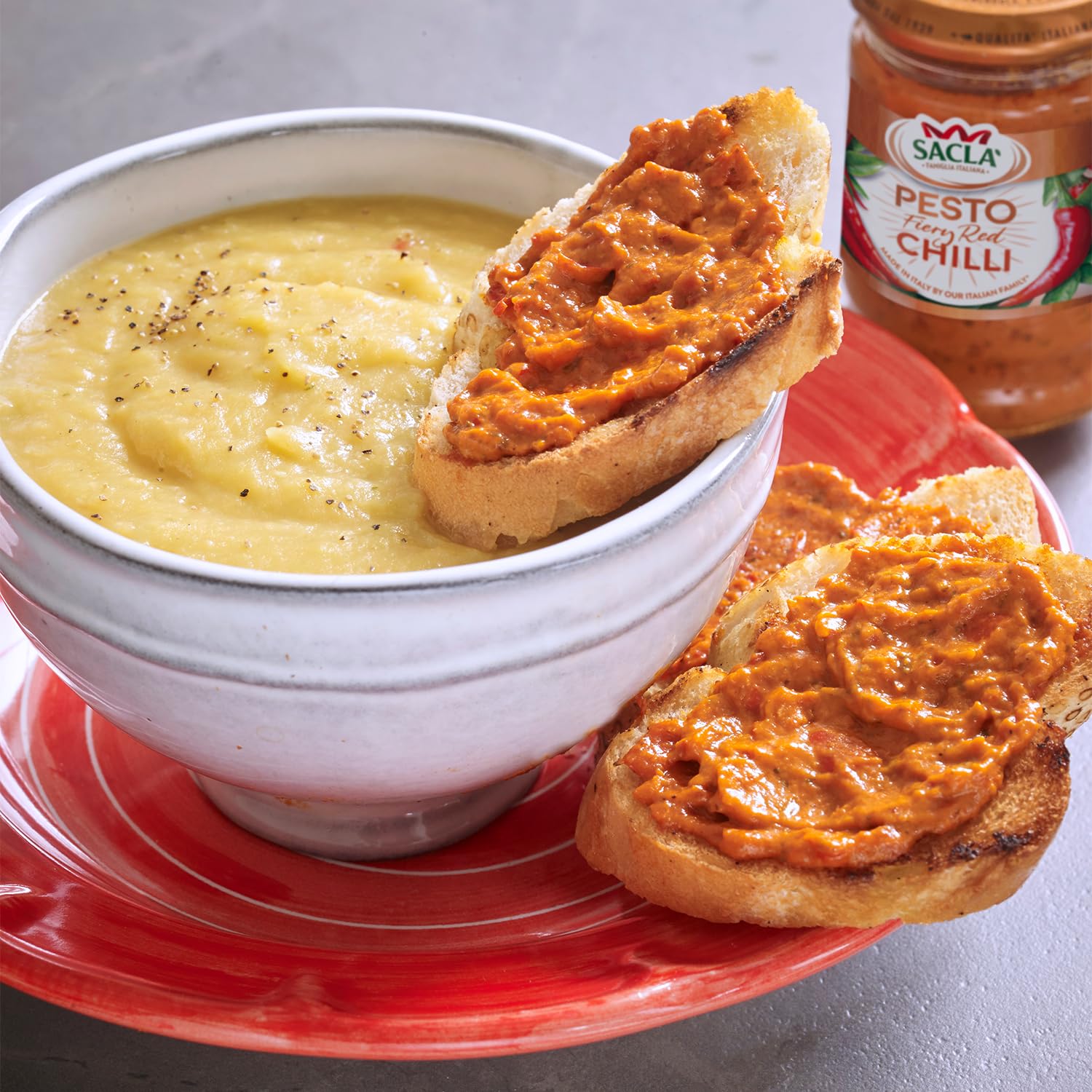 Sacla Fiery Chilli Pesto Sauce - 190g Jar | Authentic Italian Flavor 2