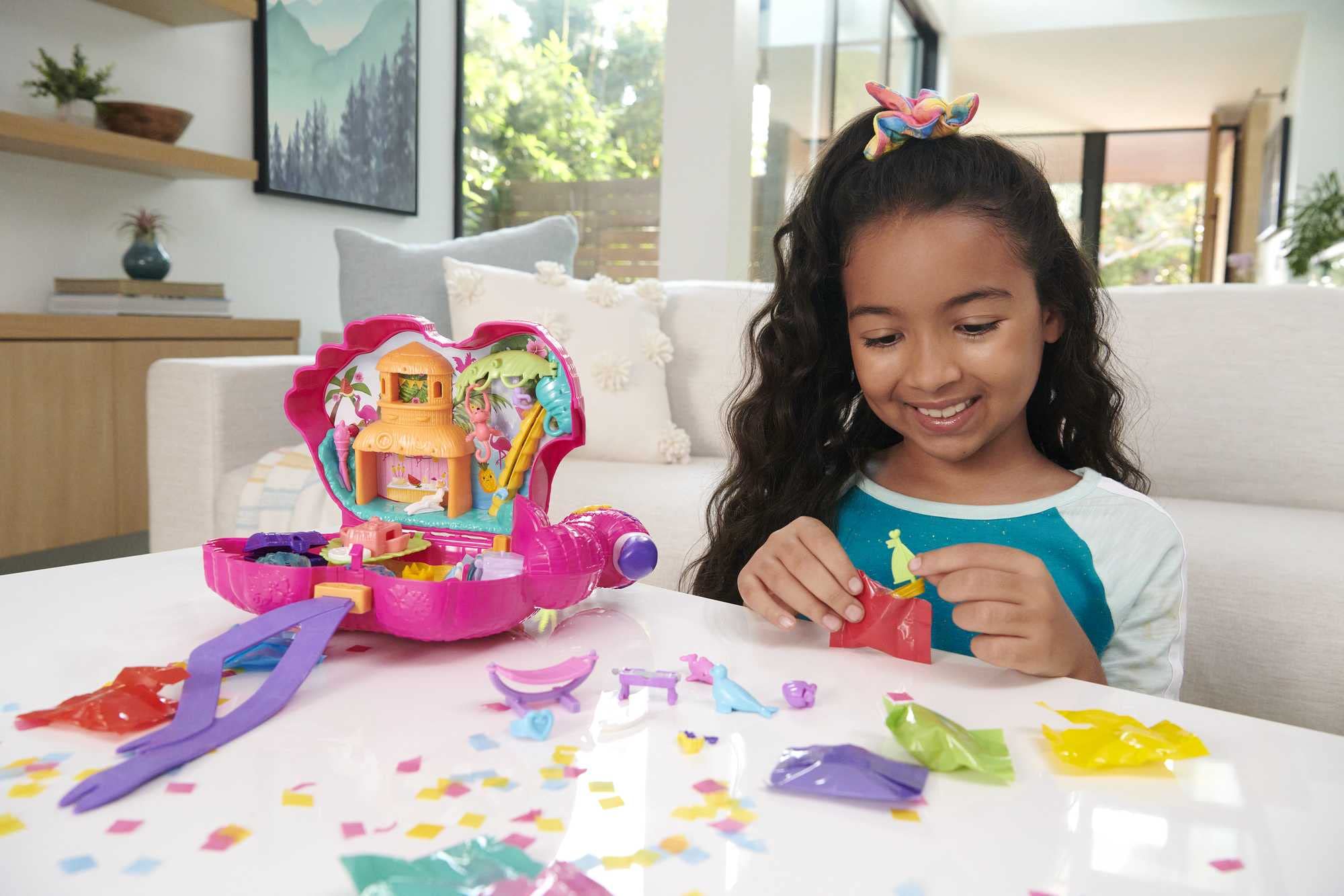 Polly Pocket Flamingo Party Large Compact Playset - 26 Surprises | Ages 4+ 3