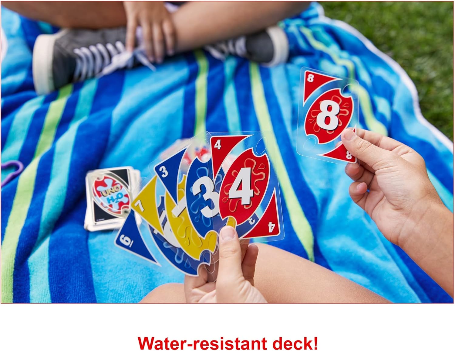 Mattel Games UNO H2O To Go Card Game with 108 Waterproof Plastic Cards 2