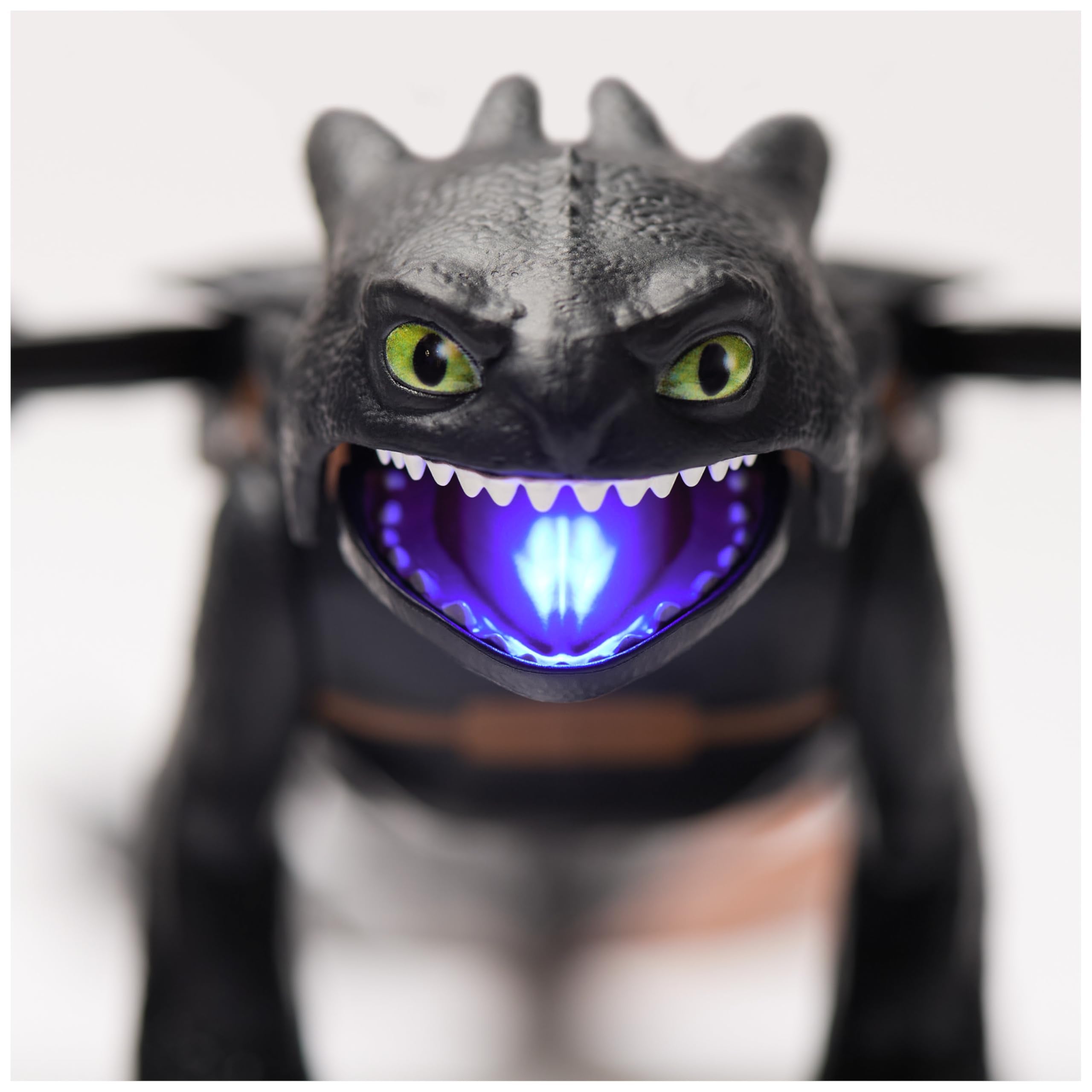 Dreamworks Dragons Ultimate Plasma Blast Toothless - Light-Up Action Figure for Kids 4+