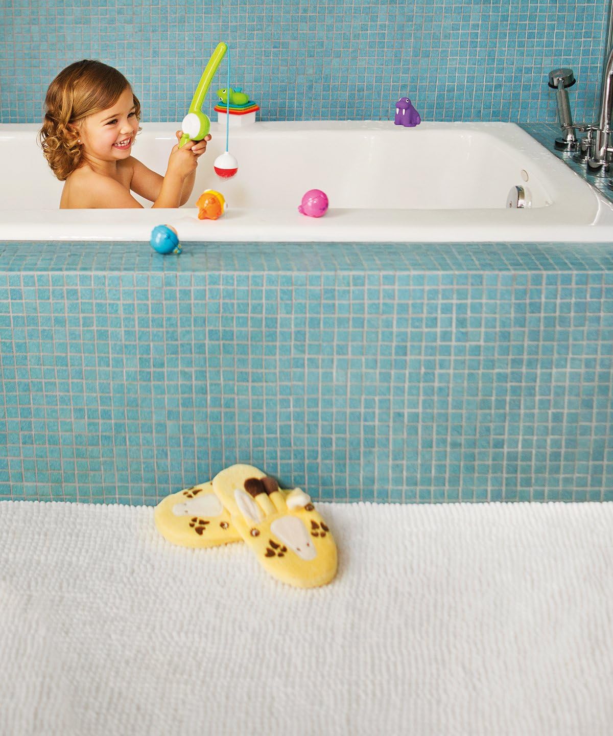 Munchkin Gone Fishin' Rod & Reel Magnetic Bath Toy Set | 3 Bobbing Characters | Ages 24+ Months 2