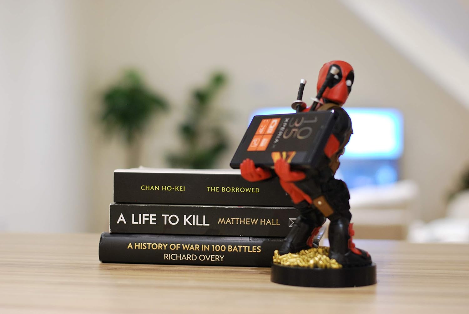 Marvel Deadpool Rear View Cable Guy - Controller & Phone Holder with Charging Cable 11