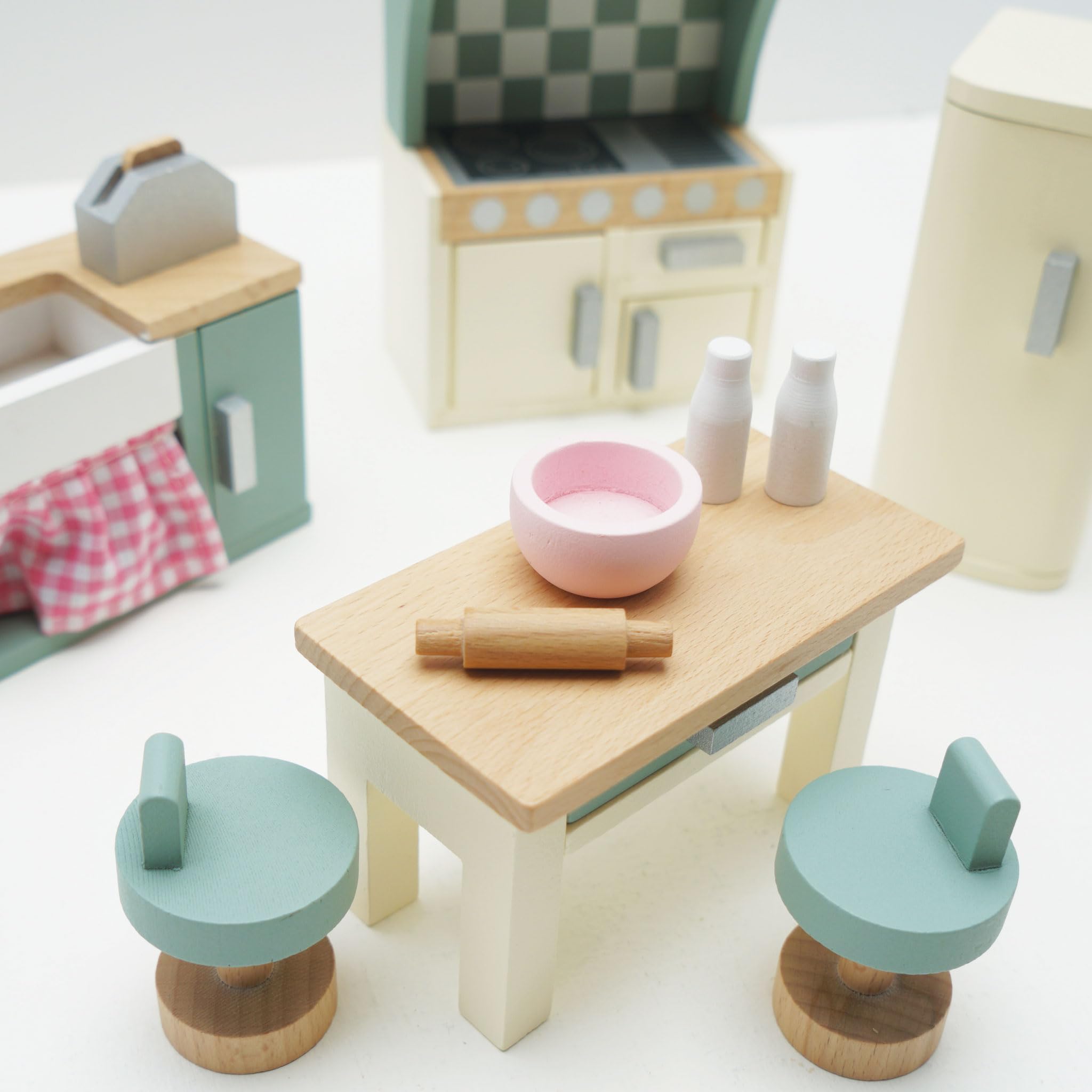 Le Toy Van Wooden Daisylane Kitchen Dolls House Furniture Set | 20 Pieces | Ages 3+ 2