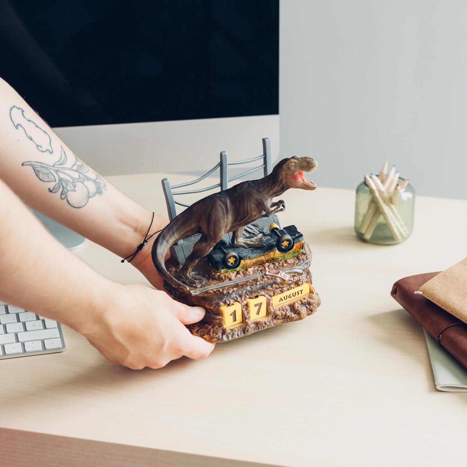 Grupo Erik Jurassic Park T-Rex 3D Perpetual Flip Calendar 11