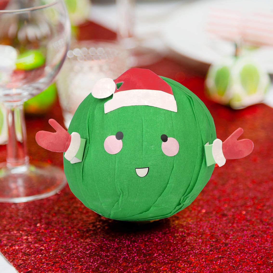 Talking Tables Sprout Wonderball Pass the Parcel Christmas Kids Game with 12 Jokes & Mini Surprises 1