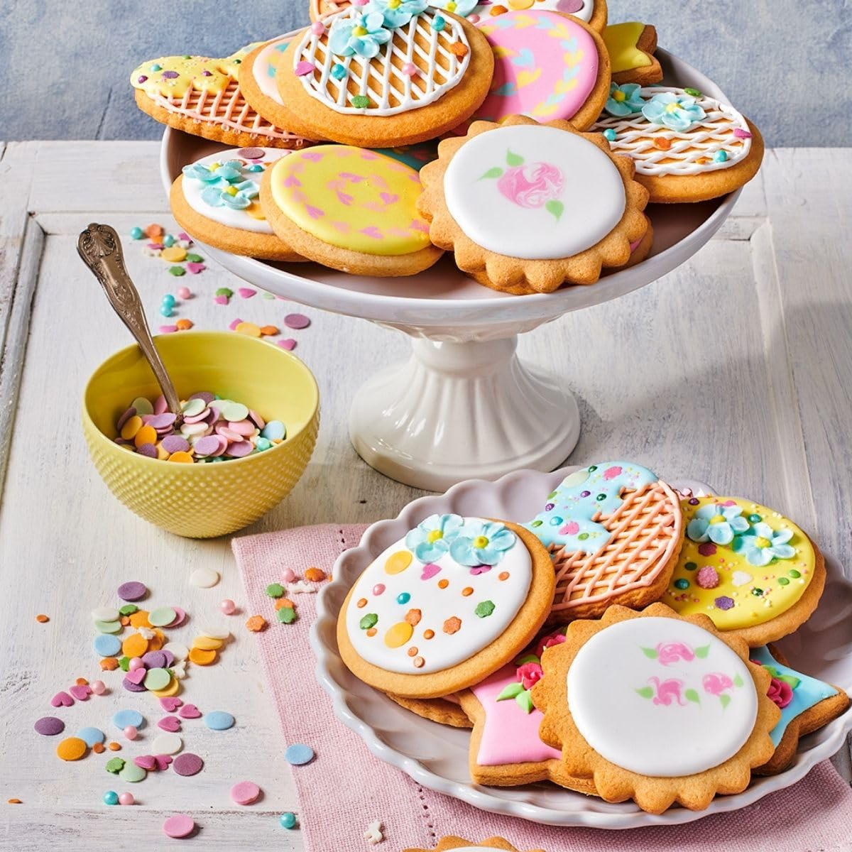 FunCakes Royal Icing Mix - Easy Glaze for Cakes & Cookies | Halal Certified | 900g