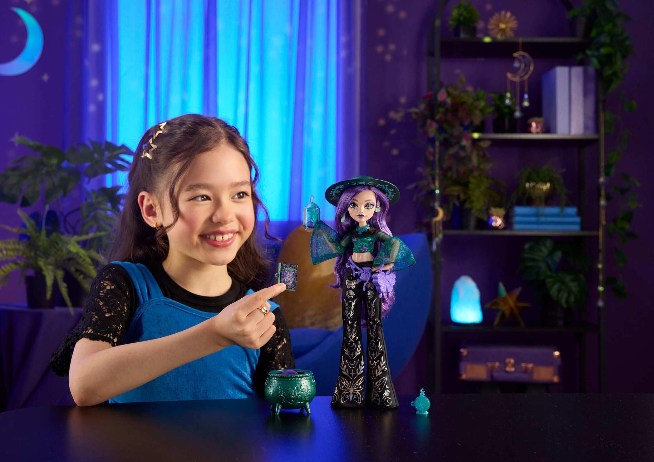 Monster High Moonspell Magic Willow Thorne Doll - Nature Witch, Includes Hearing Aid & Cauldron Surprise 2