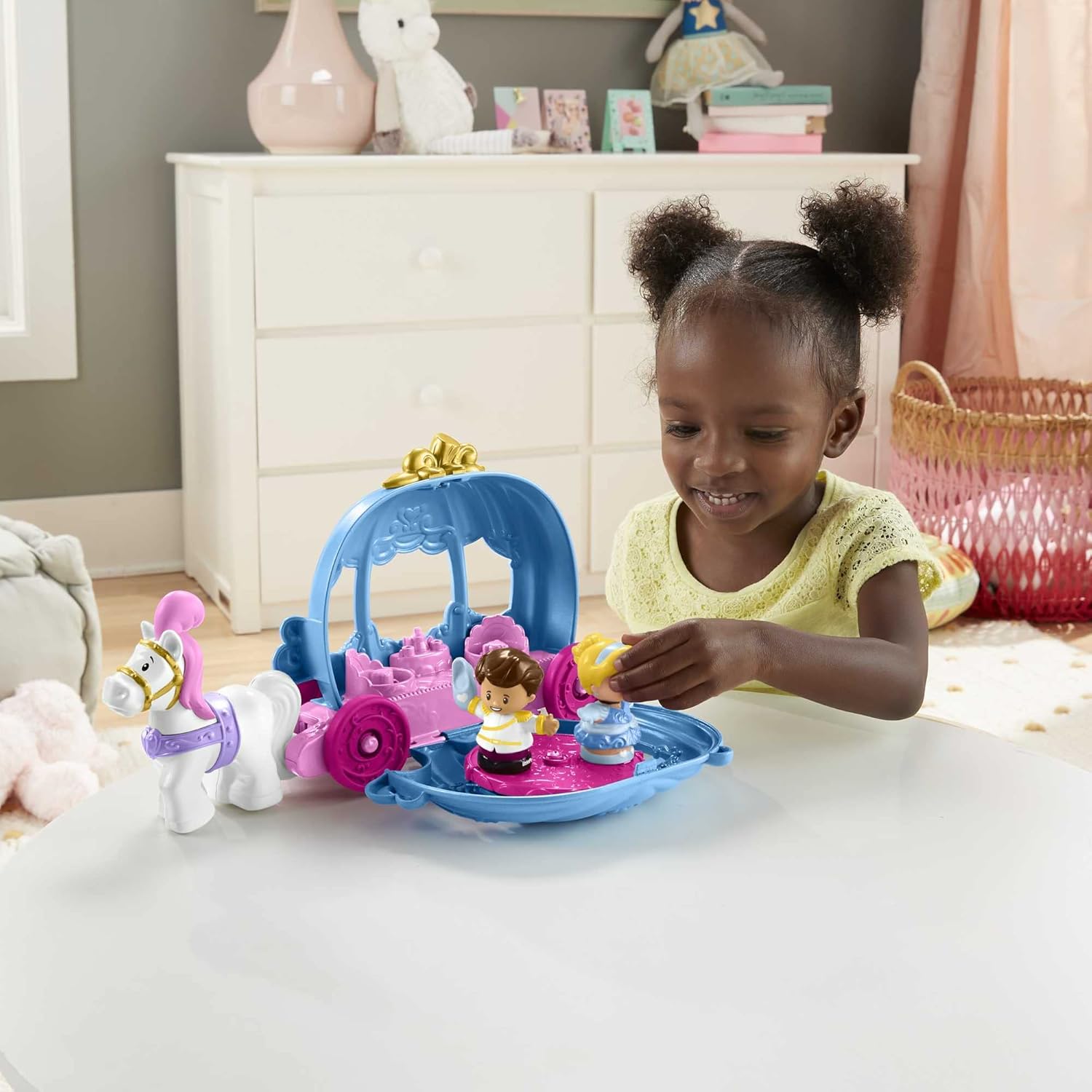 Disney Princess Cinderella’s Dancing Carriage by Little People - 2-in-1 Playset with Figures 5