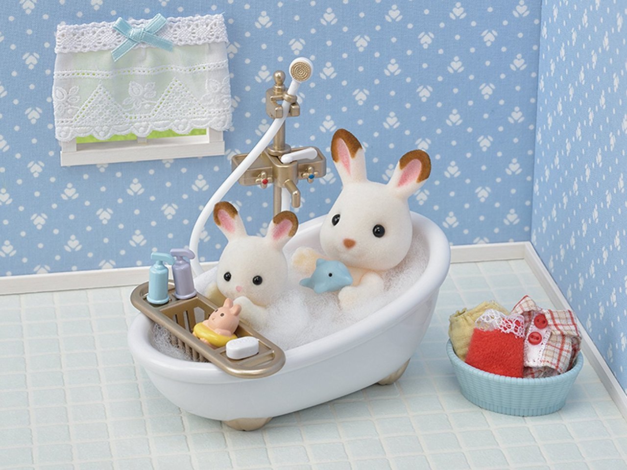 Sylvanian Families Country Bathroom Set 5286 | Plastic | Ages 3+ 4