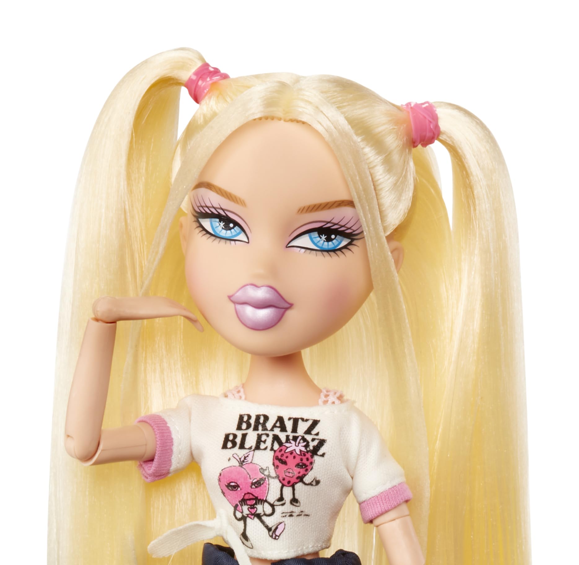 Bratz Stylin' Cloe Fashion Doll with Customizable T-Shirt and Matching Accessories 5