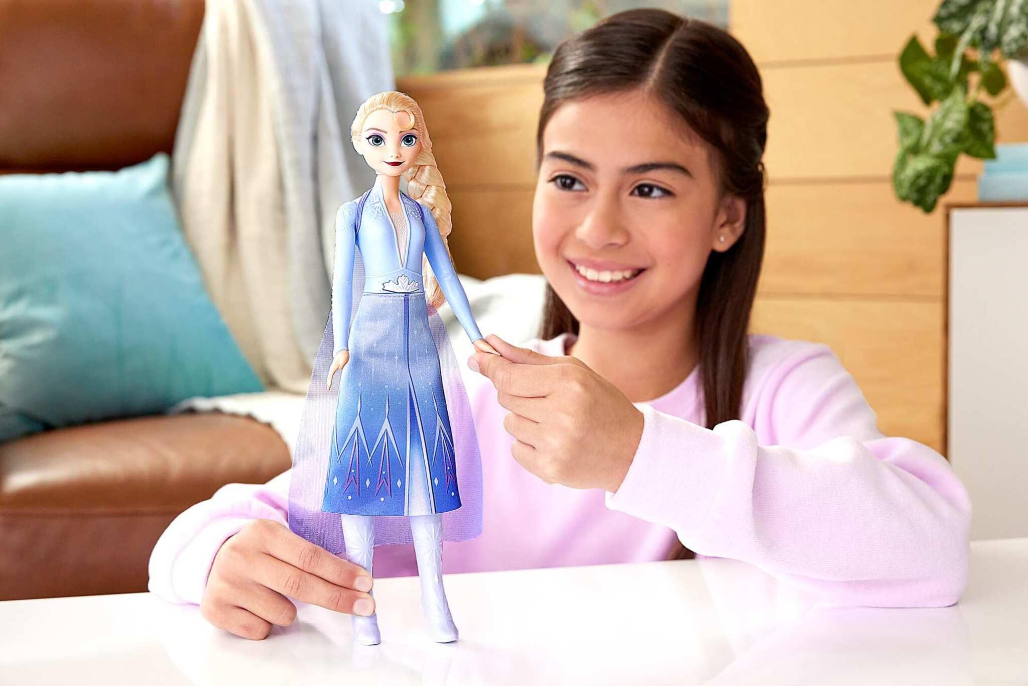 Mattel Disney Frozen 2 Singing Elsa Fashion Doll | Multilingual Sound | Ages 3+ 2