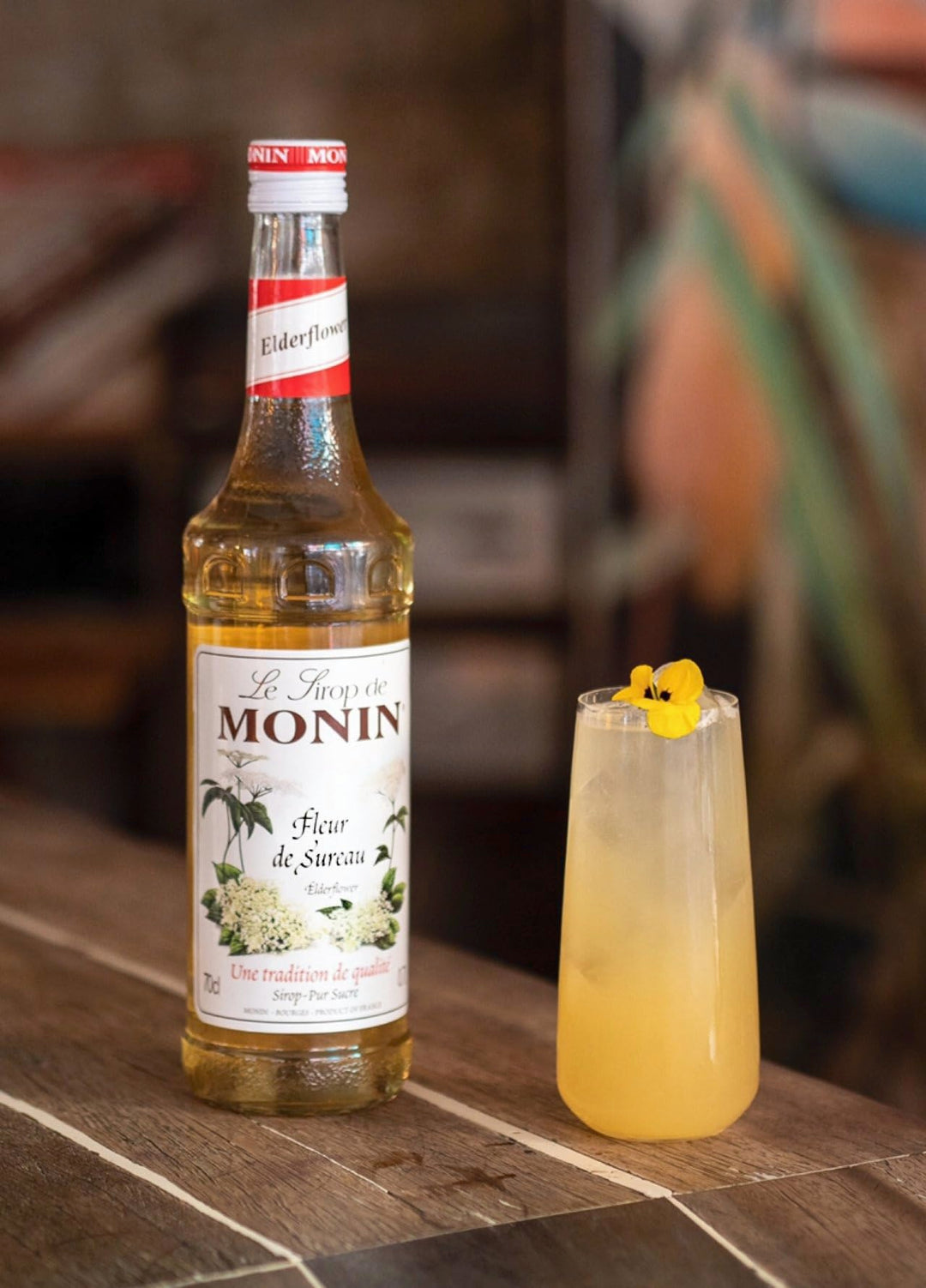 MONIN Premium Elderflower Syrup 700ml - Vegan, Alcohol-Free Cocktail & Mocktail Ingredient