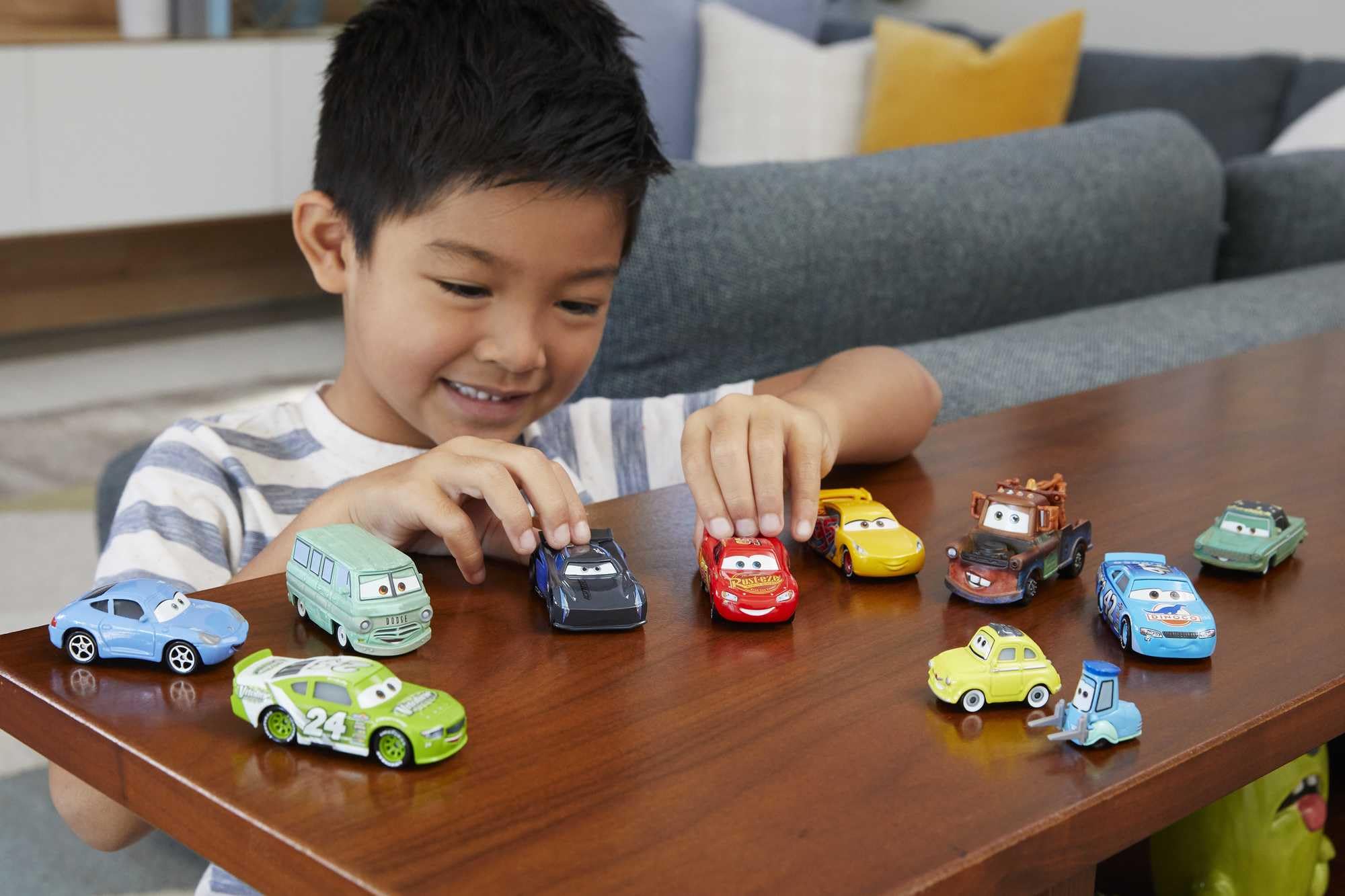 Mattel Disney Pixar Cars 10-Pack Die-Cast Mini Racers HBW15 3