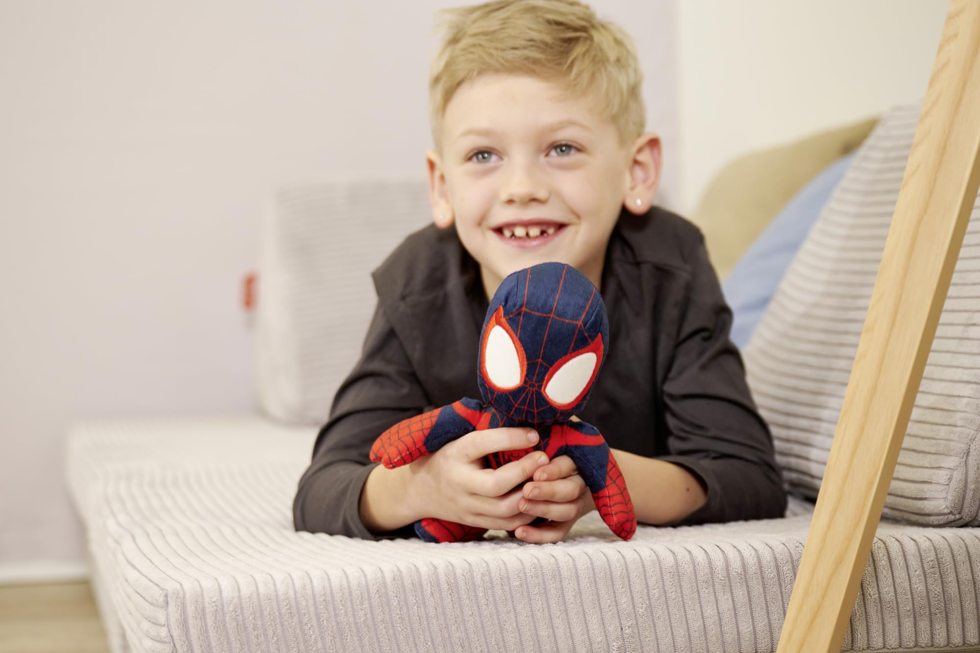 Simba Spider-Man Miles Morales Action Figure - 25cm Soft Toy with Glow-in-the-Dark Eyes 4