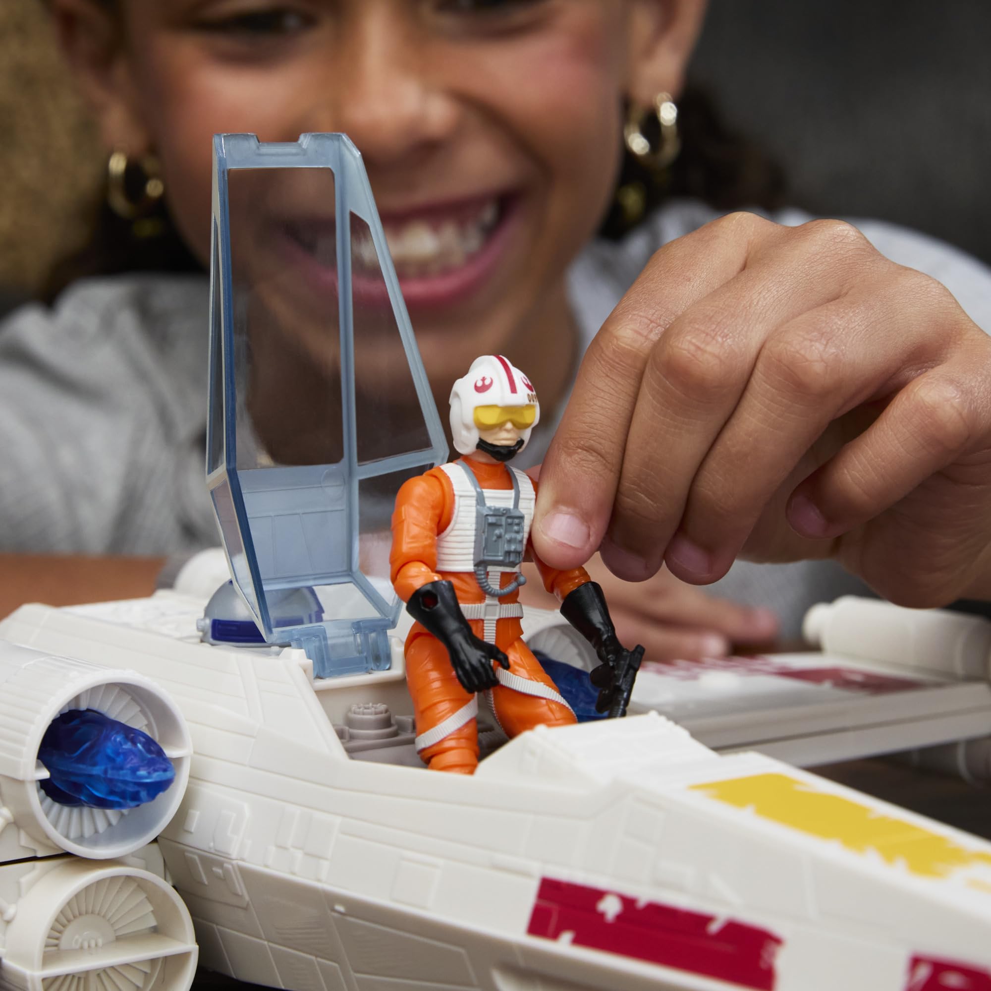Star Wars Luke Skywalker's Force Strike X-wing Playset - 14-inch Vehicle with Action Figure & Projectile Launch 7