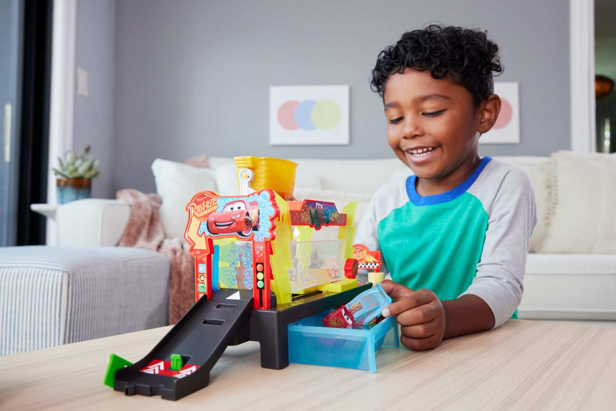 Mattel Disney and Pixar Cars Color Changers Race Ready Car Wash Playset with Lightning McQueen 2