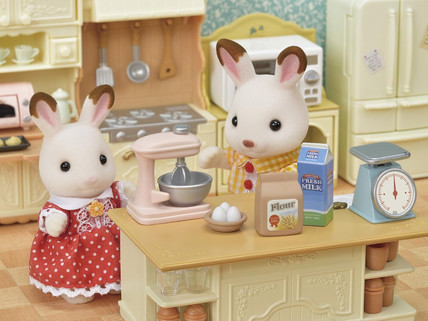 Sylvanian Families 5442 Kitchen Island Playset - Interactive Dollhouse Kitchen with Accessories 3