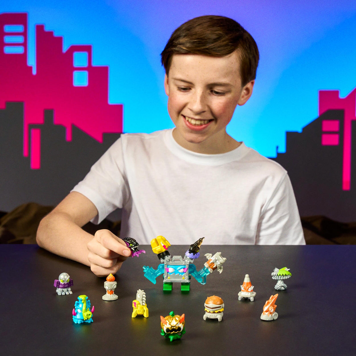 MRBEAST LAB Swarms MEGA-TECH Series 14 Pack Collectible Figures