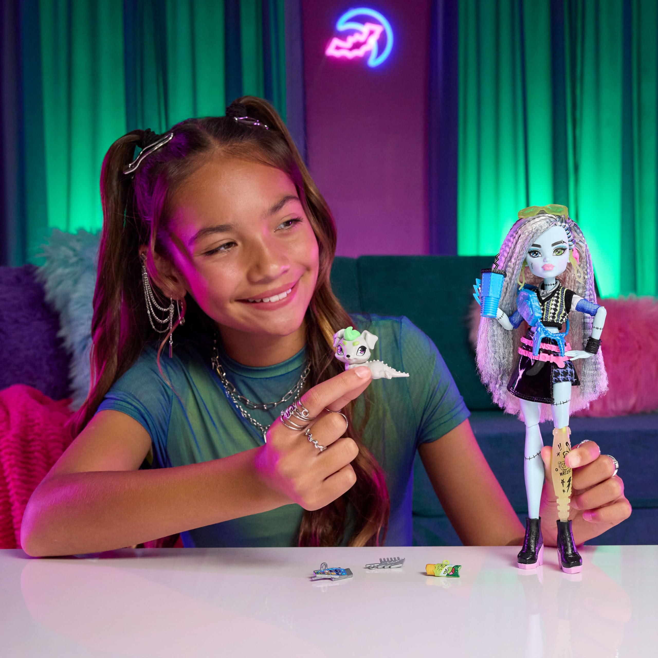 Monster High Frankie Stein Doll with Pet Watzie and 7 Accessories | Ages 4+ | JHK31 2