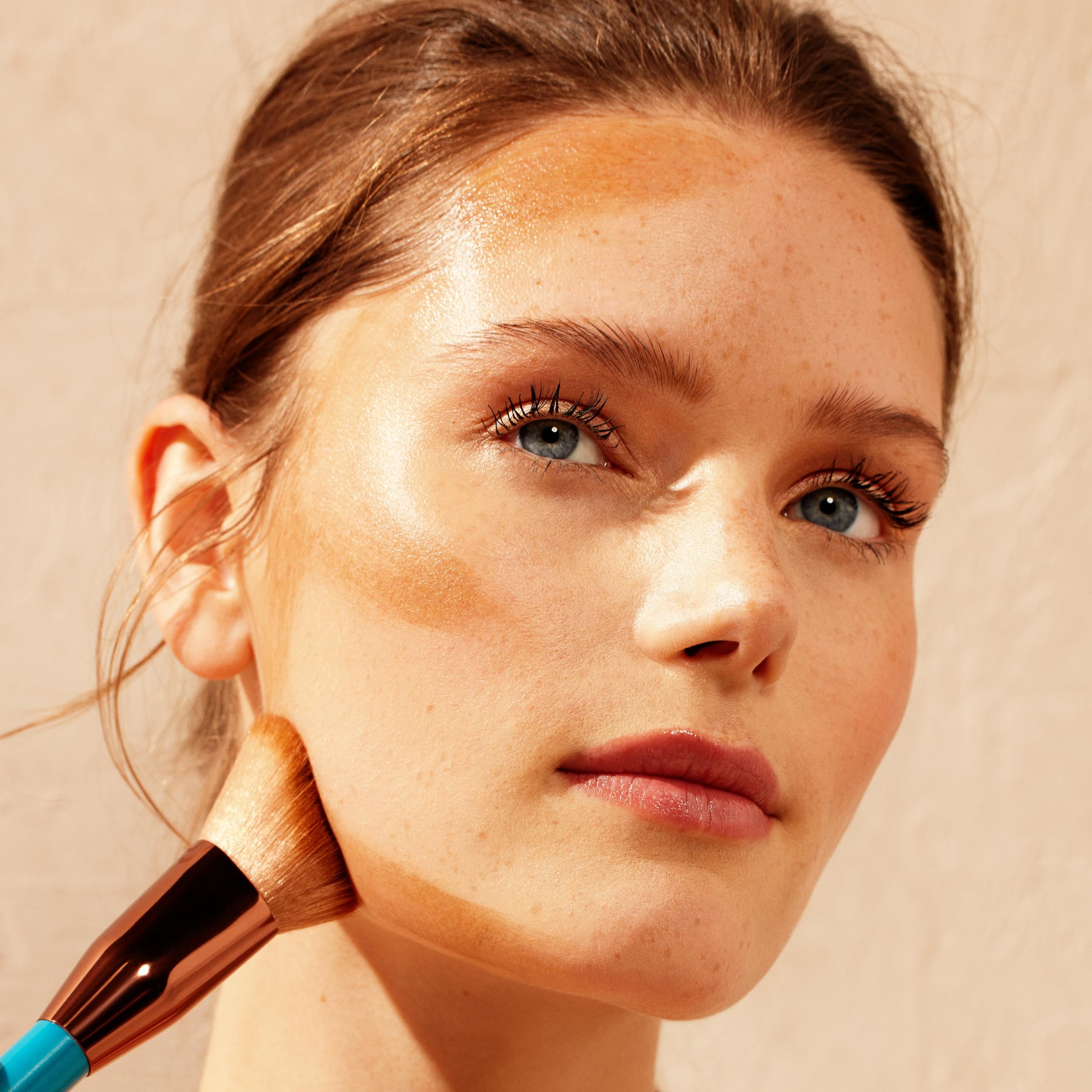 St.Tropez Ultimate Tan Face Brush - Flawless Streak-Free Application | Vegan Bristles | Blue 6