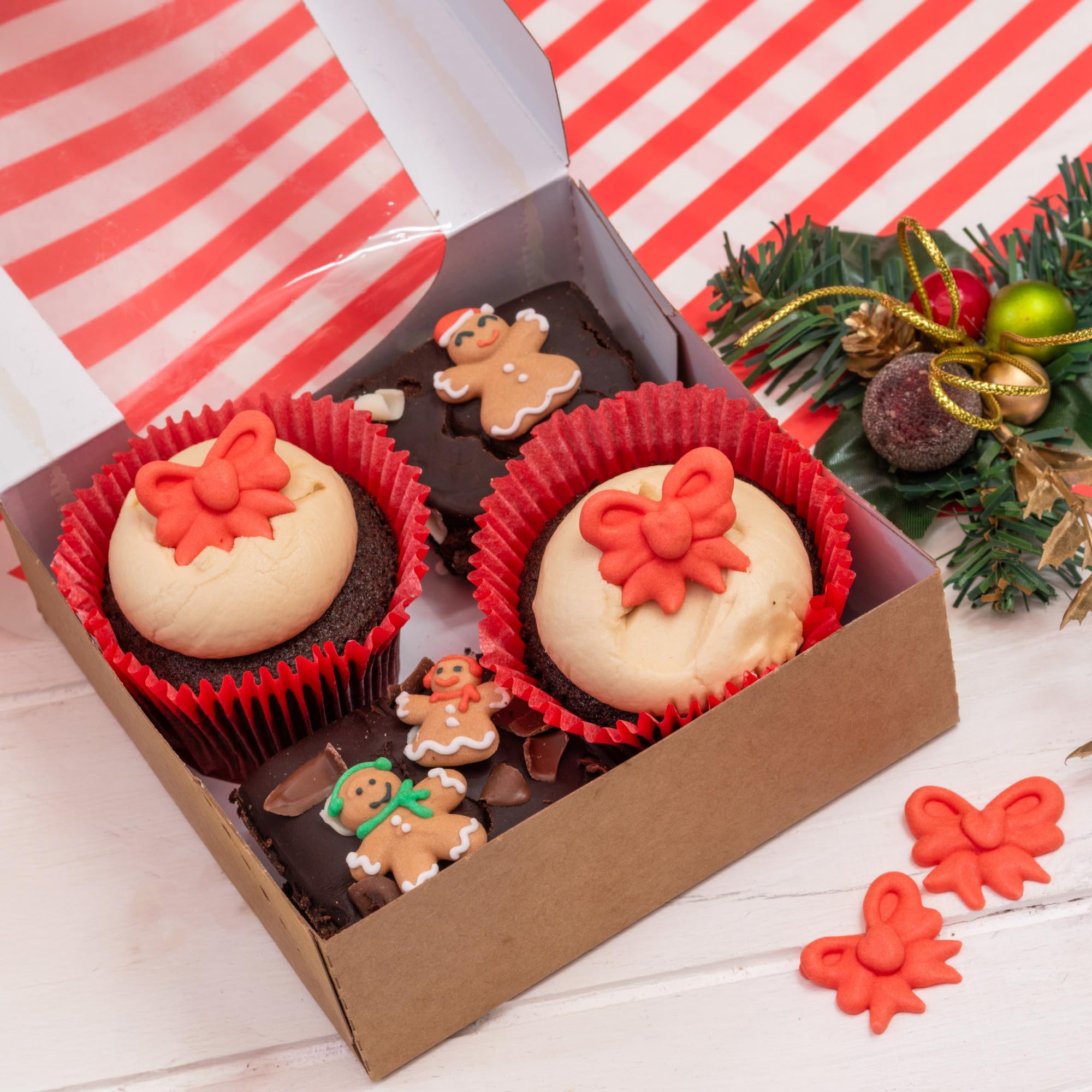 Culpitt Red Bow Sugar Pipings - Edible Royal Icing Cake & Cupcake Toppers (Pack of 12) 3