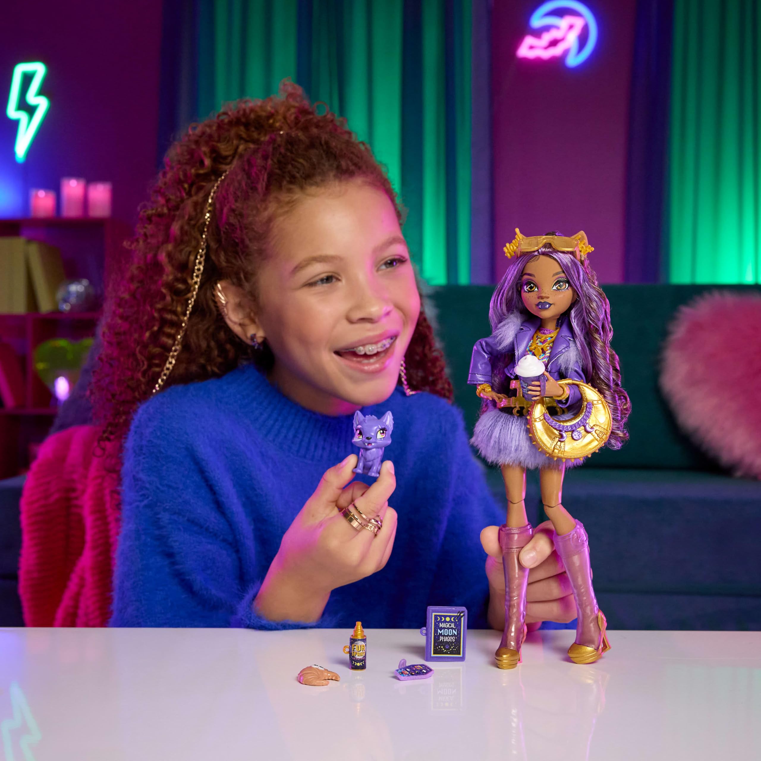 Monster High Clawdeen Wolf Doll with Pet Wolf Pup Crescent and 7 Accessories | 11.248 inches | JHK30 2