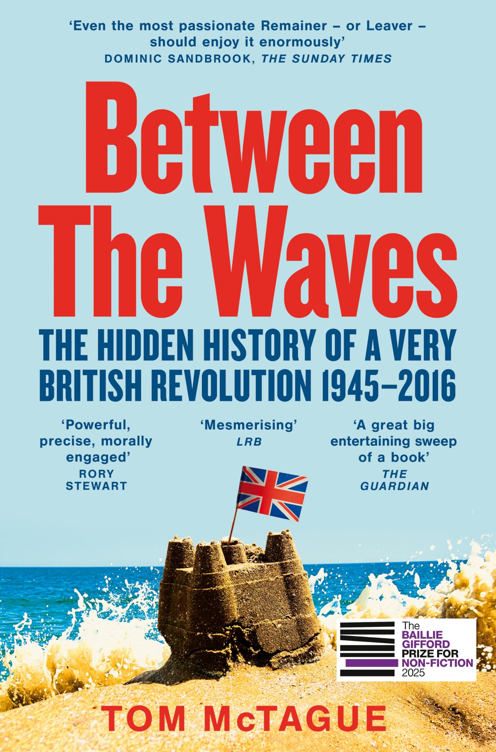 Tom McTague - Between the Waves: A History of Britain's Relationship with Europe [Paperback]