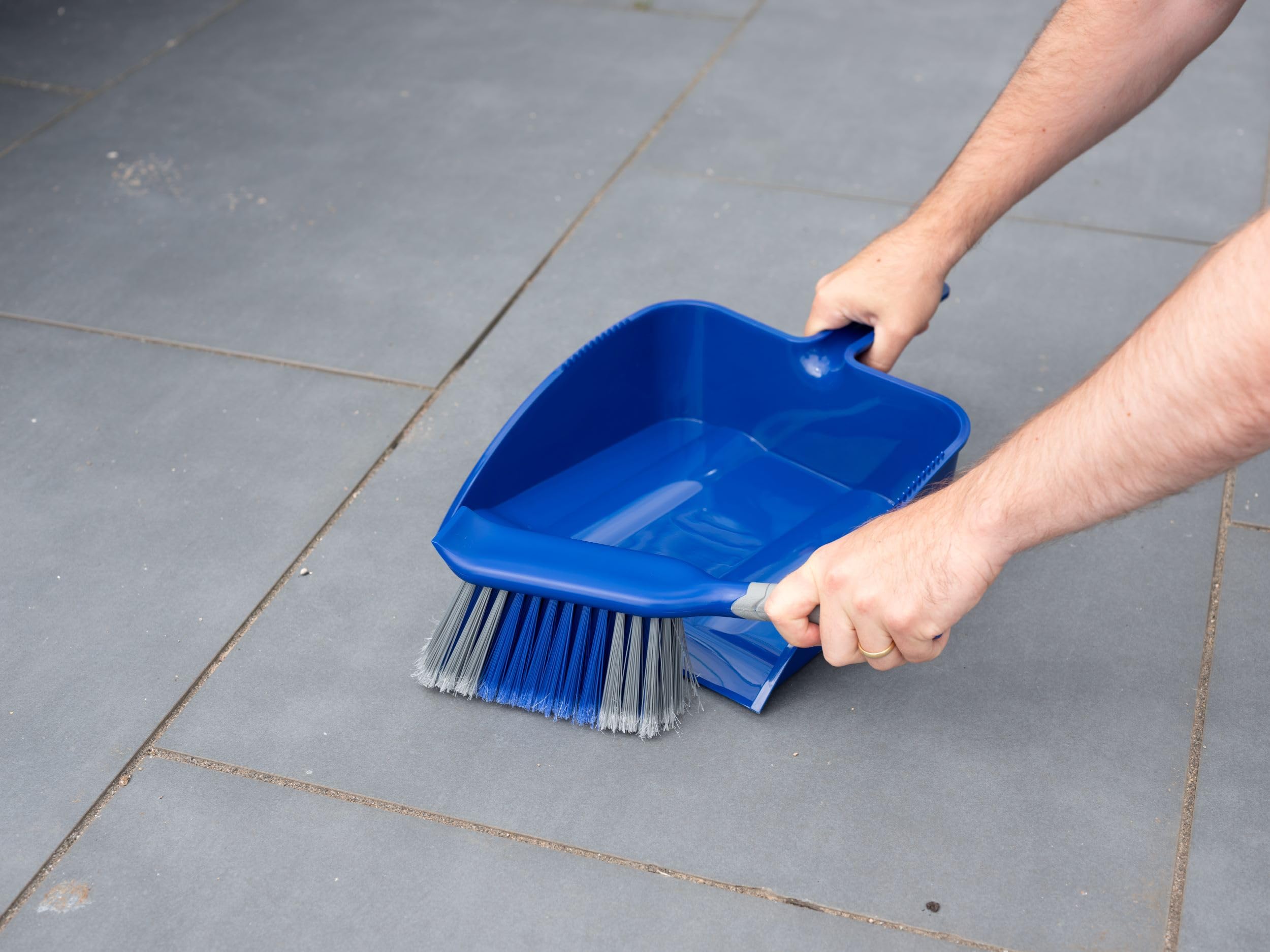 Addis - Outdoor Dustpan & Brush Set Heavy Duty Yard Sweeper with Wide Pan 5