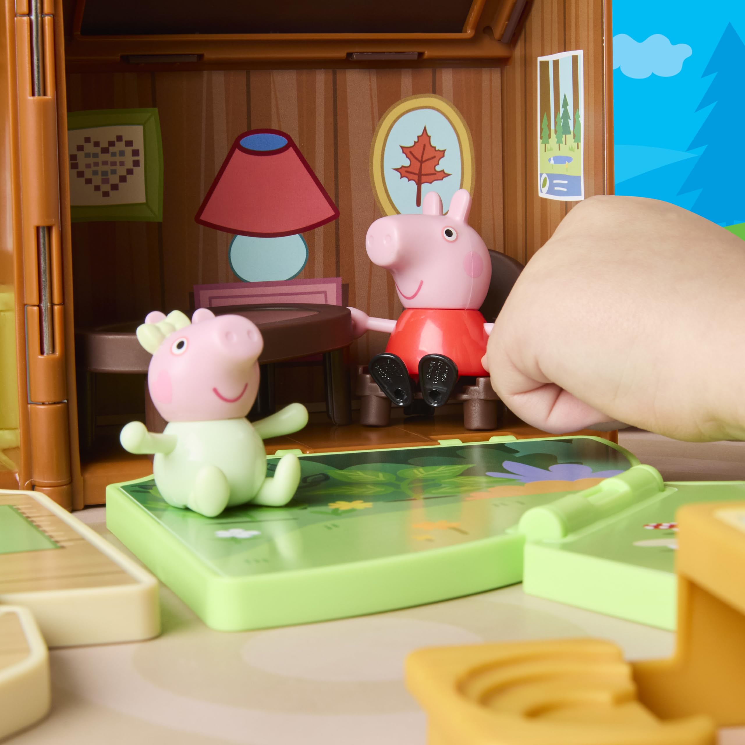Peppa Pig Peppa's Travels: Cabin Adventure Playset with Fold-Up House, 2 Figures, 6 Accessories | Ages 3+ 7