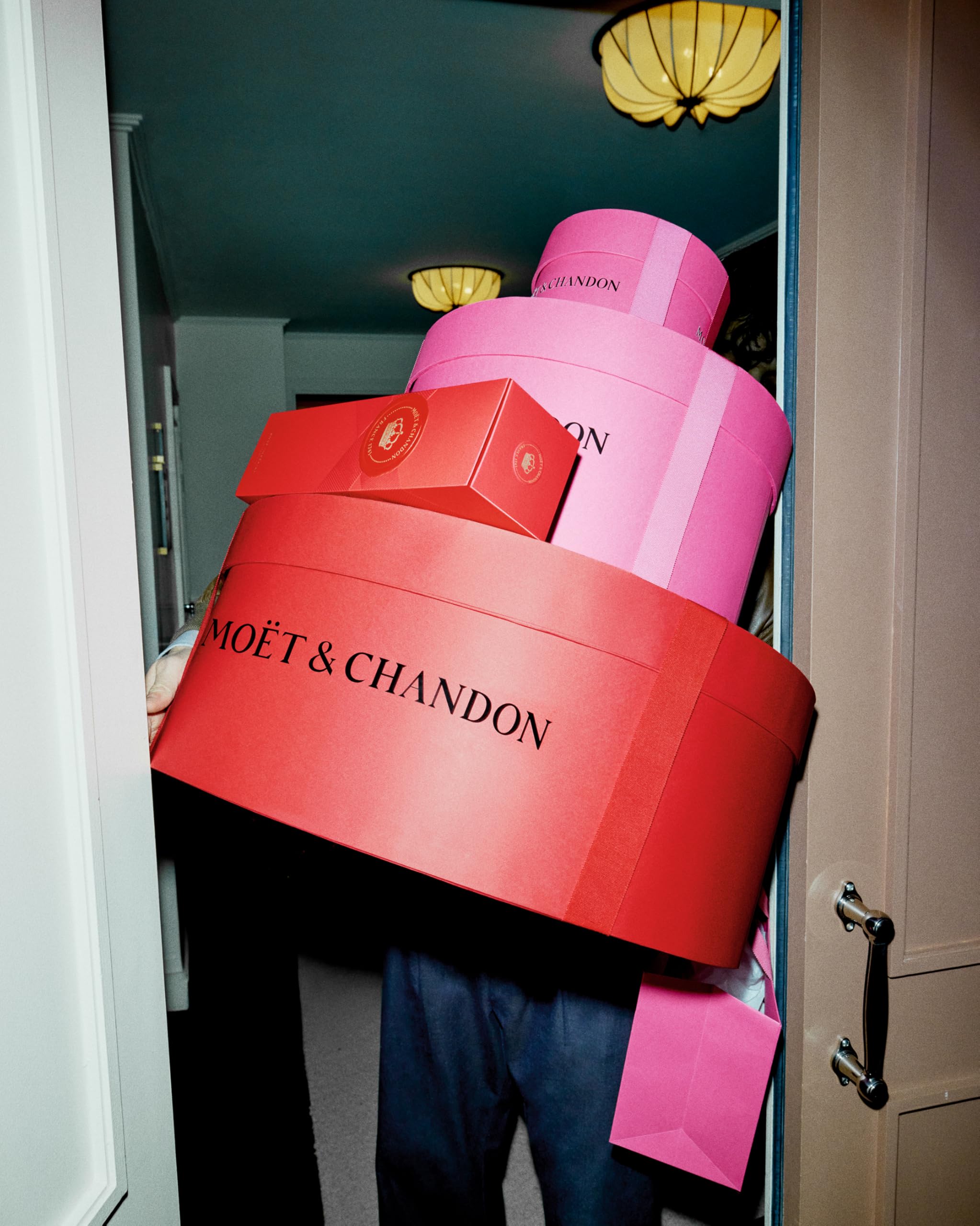 Moët & Chandon Rosé Impérial Champagne - Limited Edition Pink Gift Box, 75cl 10