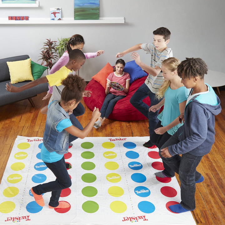 Hasbro Gaming Twister Ultimate - Bigger Mat, More Spots, Family Party Game for Kids Ages 6+