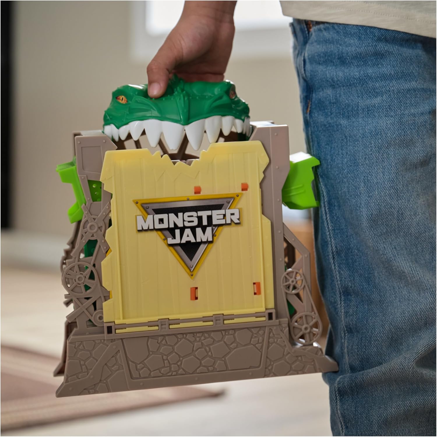 Monster Jam Dragon Dungeon of Doom Playset - Stunt Action with Exclusive Mini Jams Dragon Truck 8